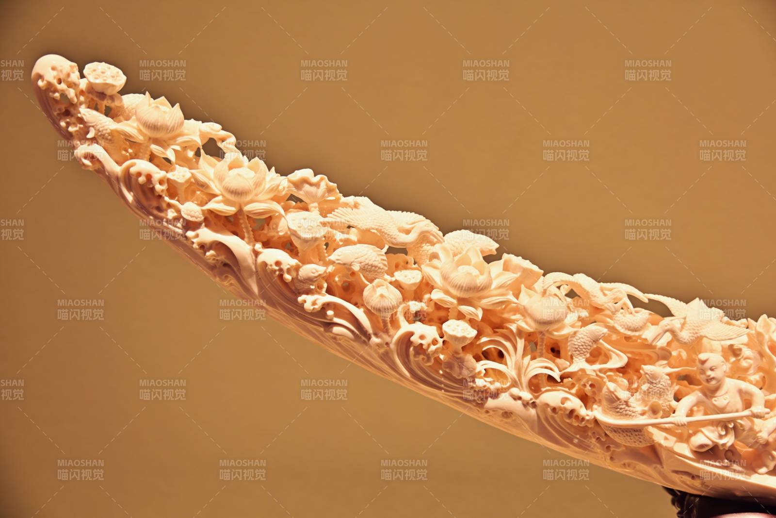 精雕细琢的象牙艺术品图片