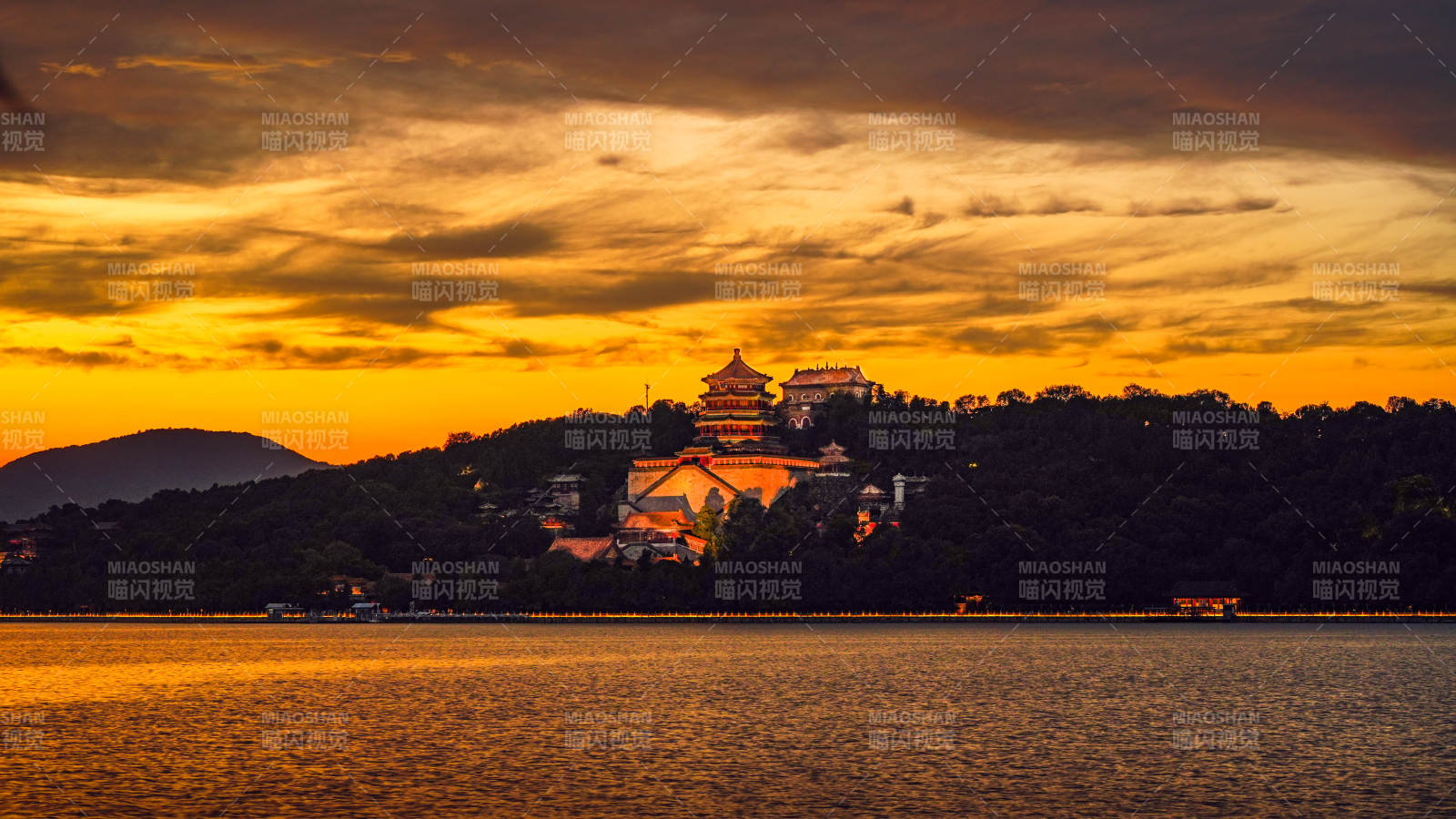 颐和园湖畔古塔夕阳美图片