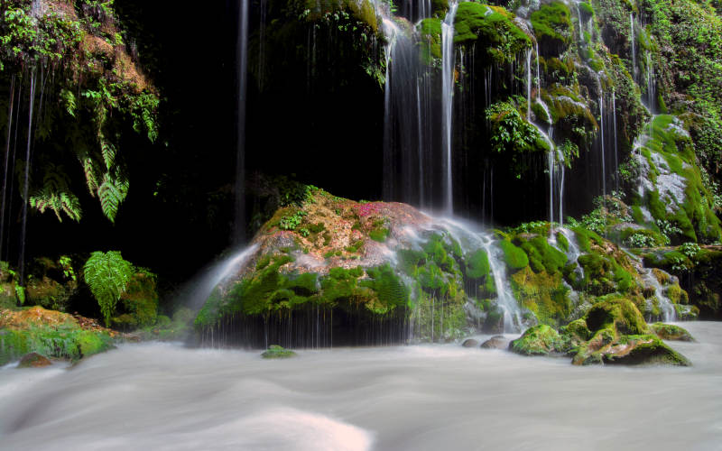 贵州开阳紫江地缝图片