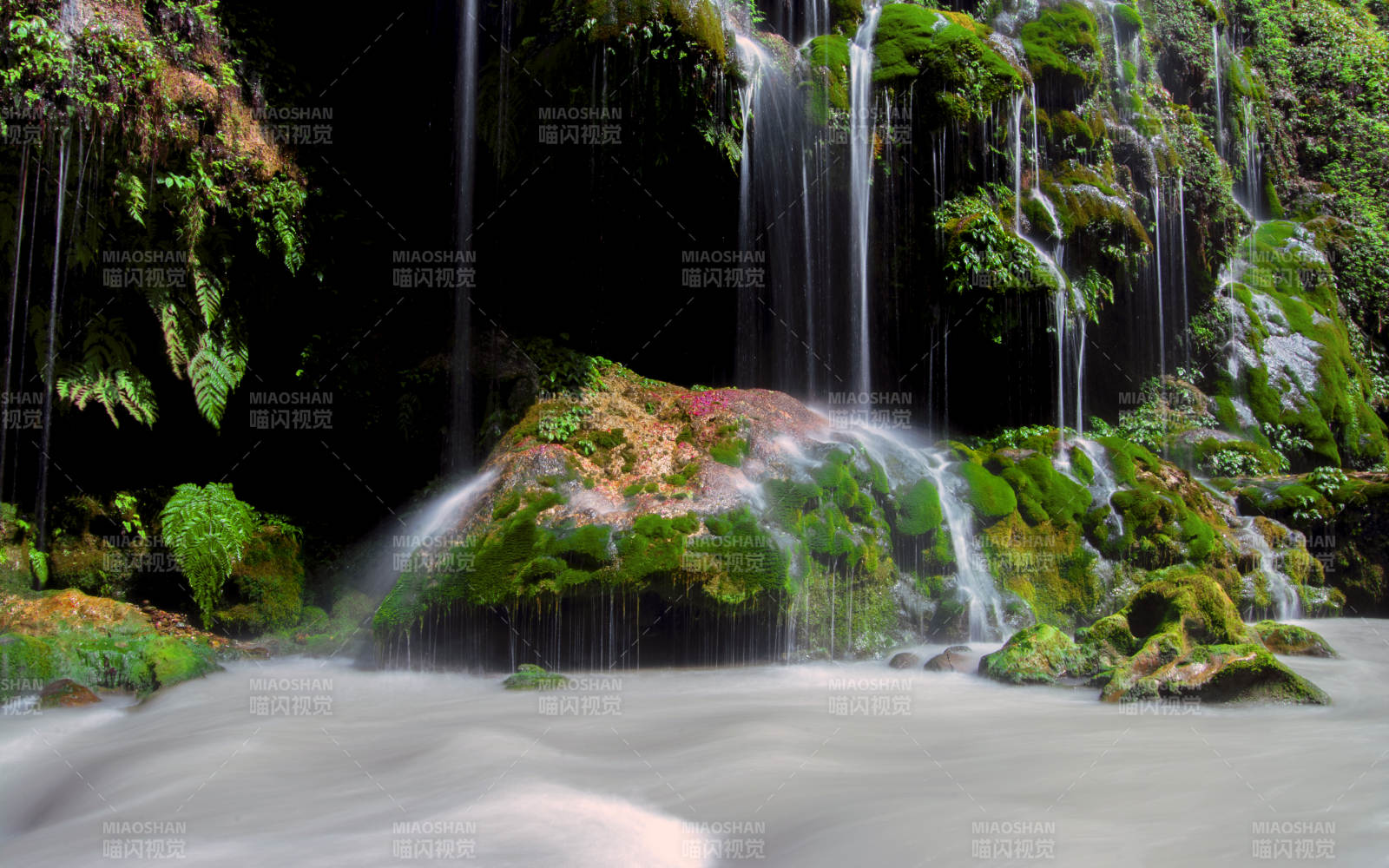 贵州开阳紫江地缝图片