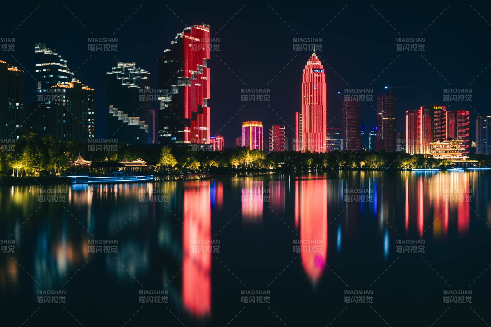 绍兴世茂天际中心蓝调夜景图片