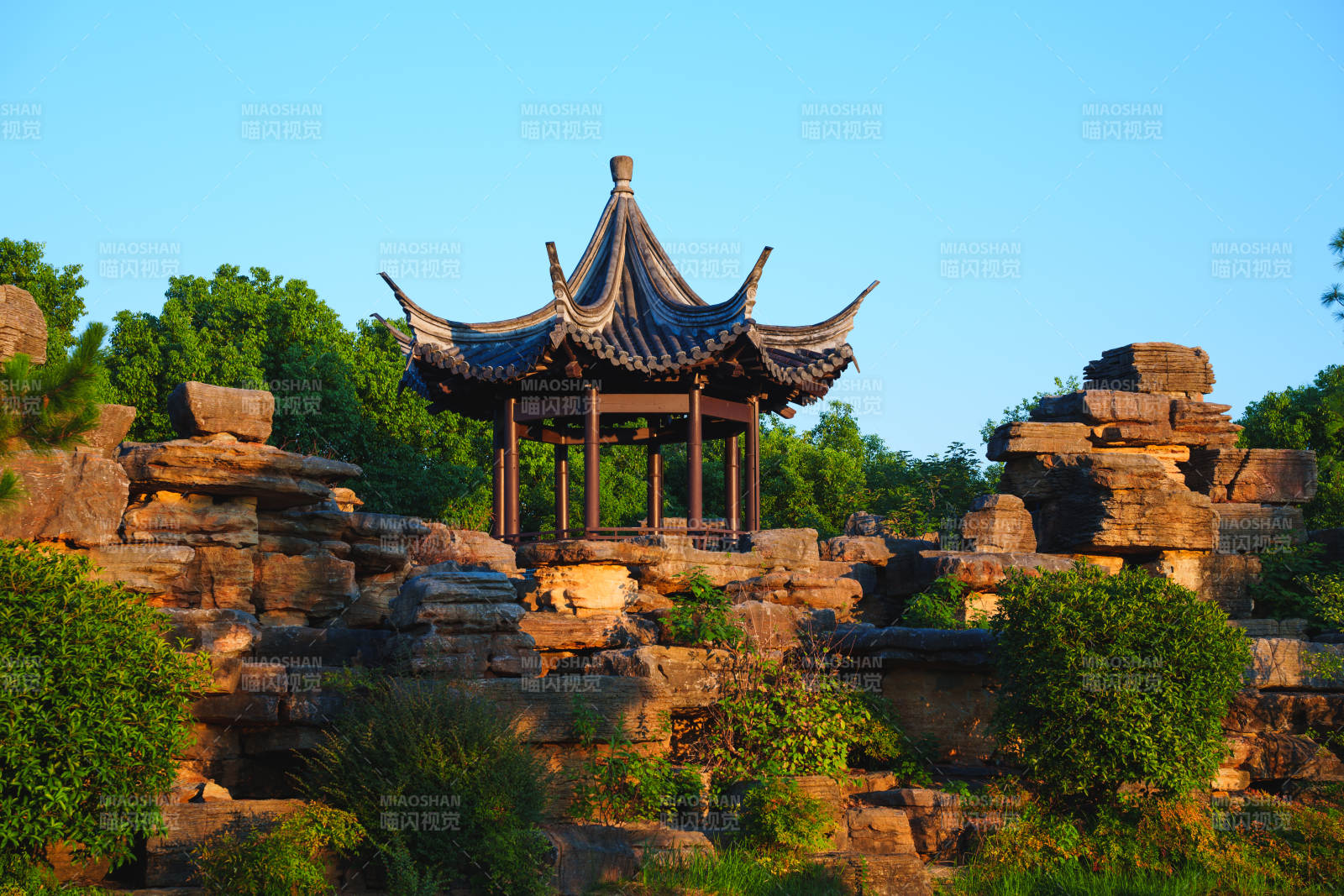 绍兴迪荡湖景区亭台景色图片