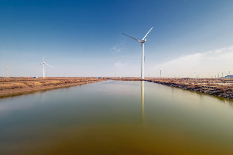 风车映水天#江苏启东图片