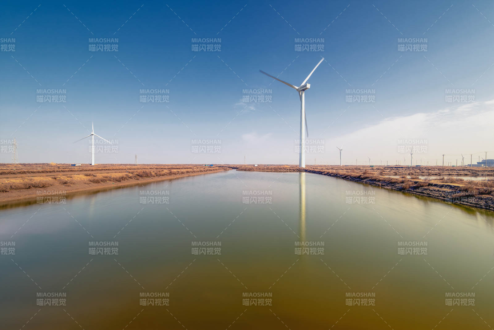 风车映水天#江苏启东图片