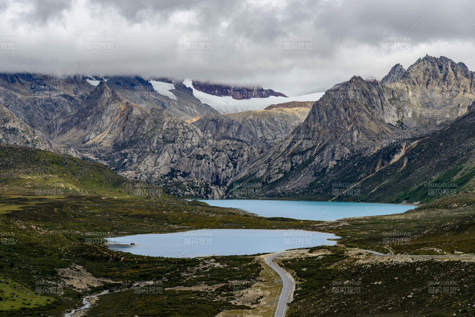 巴塘县的姐妹湖图片