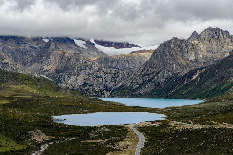 巴塘县的姐妹湖图片
