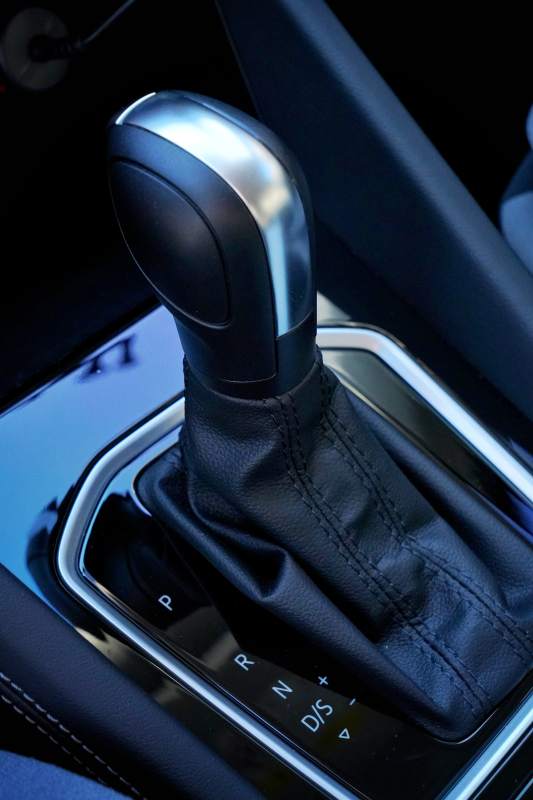 汽车自动挡换挡杆图片