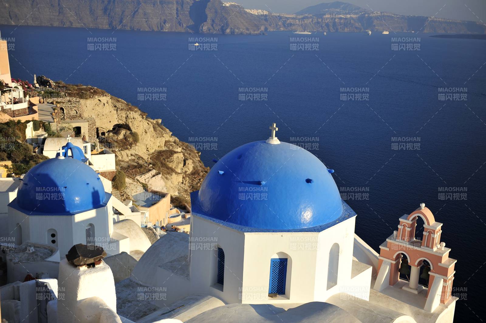 希腊圣托里尼蓝顶教堂图片