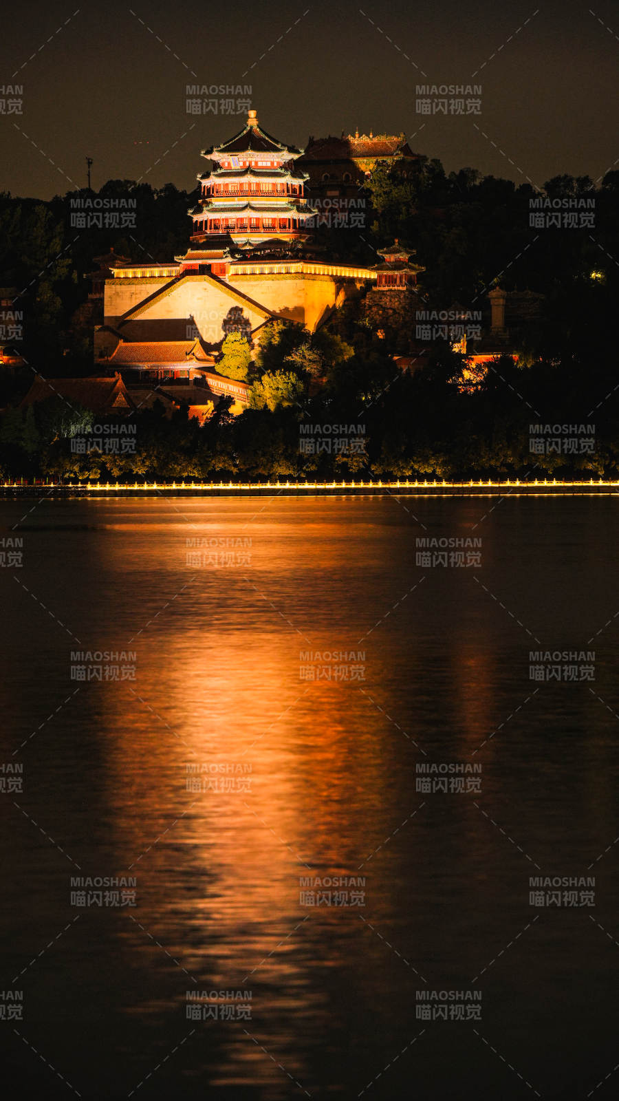夜色中的颐和园佛香阁图片