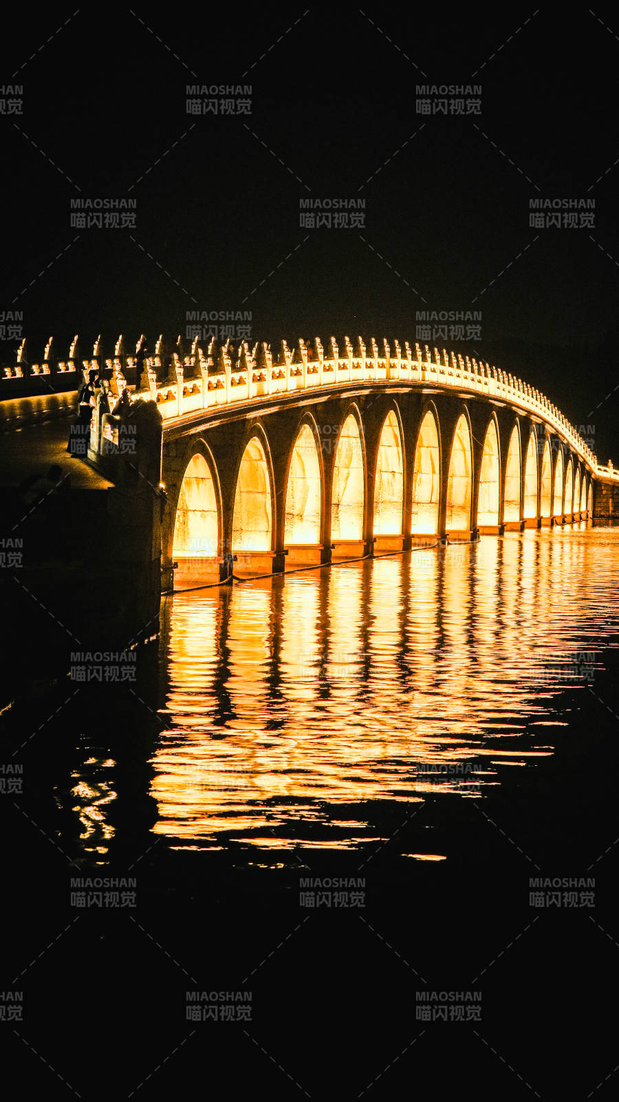 夜色中的十七孔桥 图片