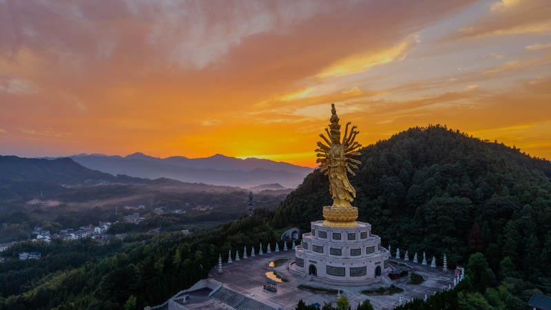 夕阳下的湖南宁乡密印寺千手观音图片