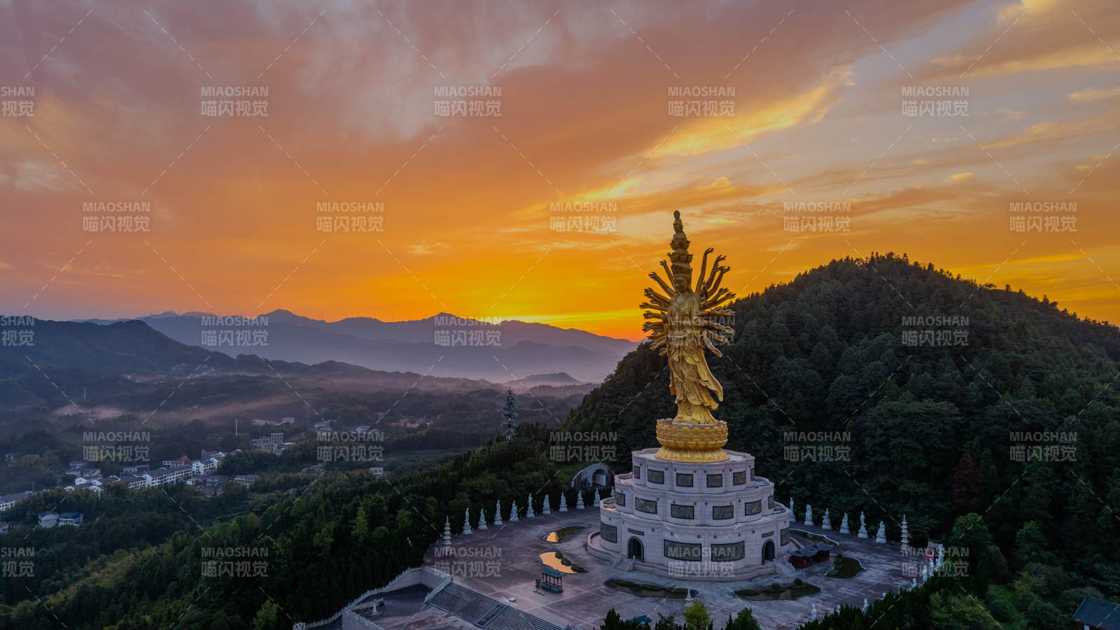 夕阳下的湖南宁乡密印寺千手观音图片