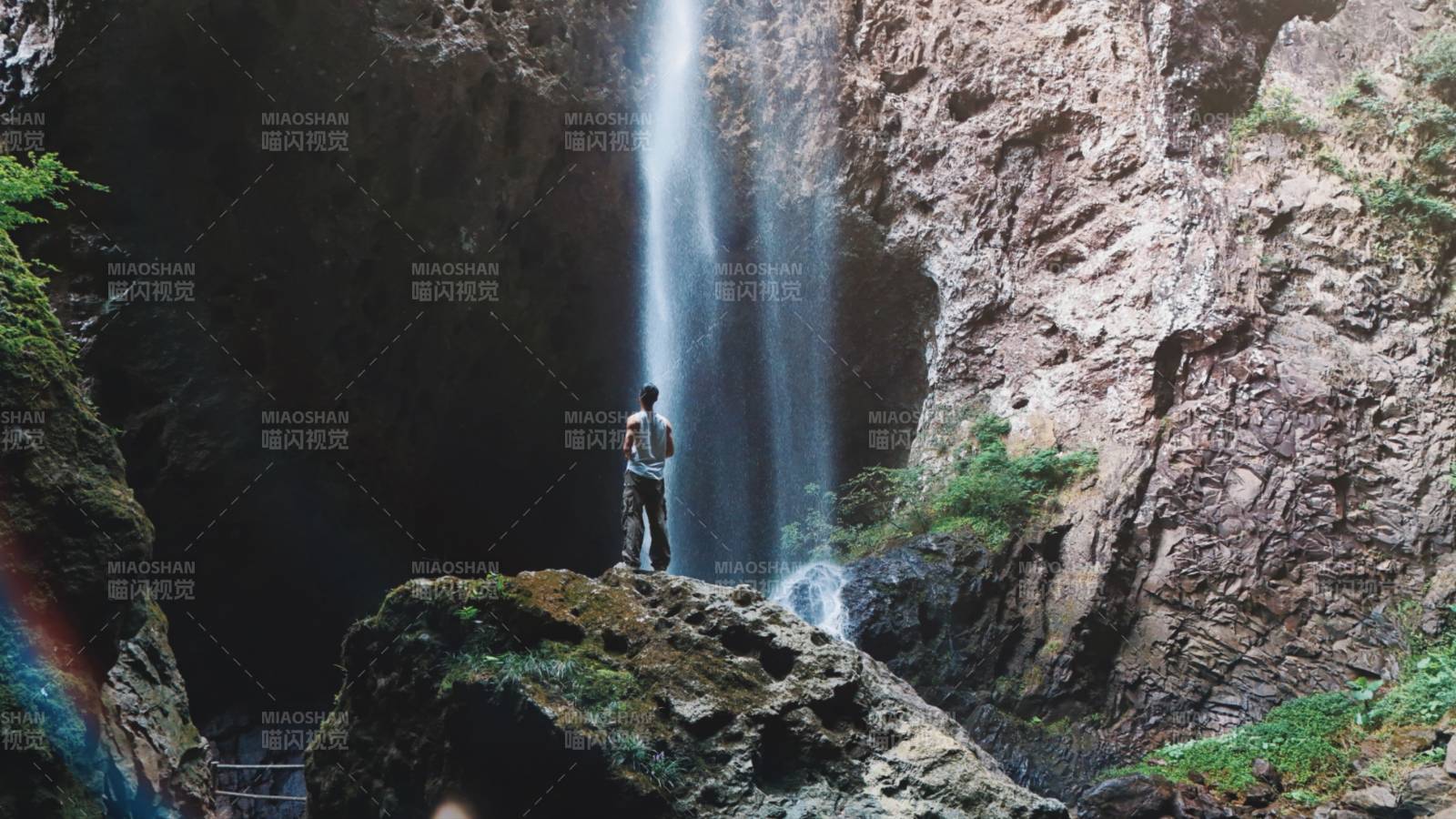 福州永泰天坑瀑布图片