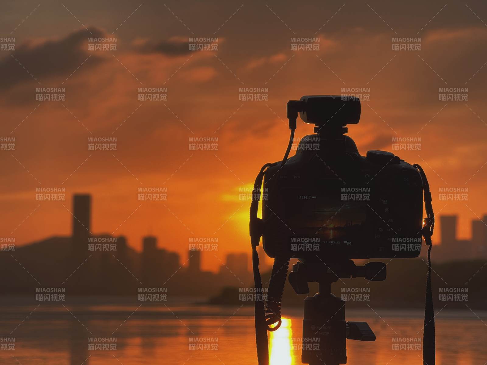 日落城市剪影图片