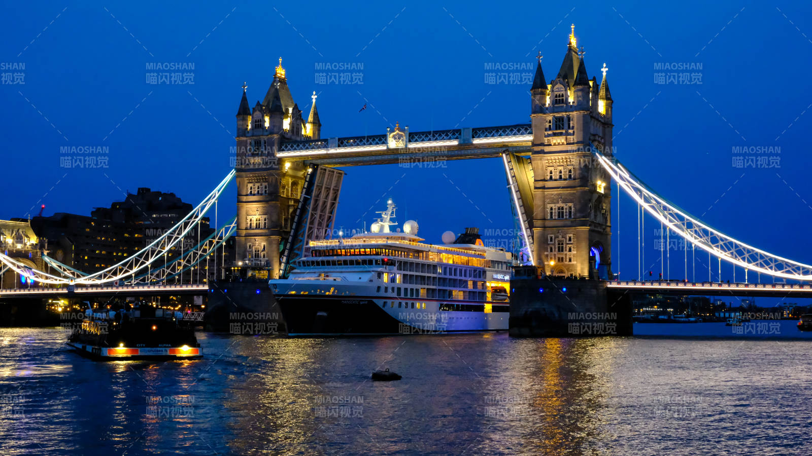 伦敦塔桥夜景图片