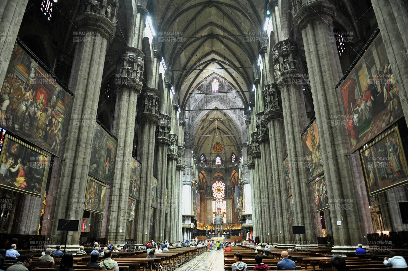米兰大教堂内部景象图片