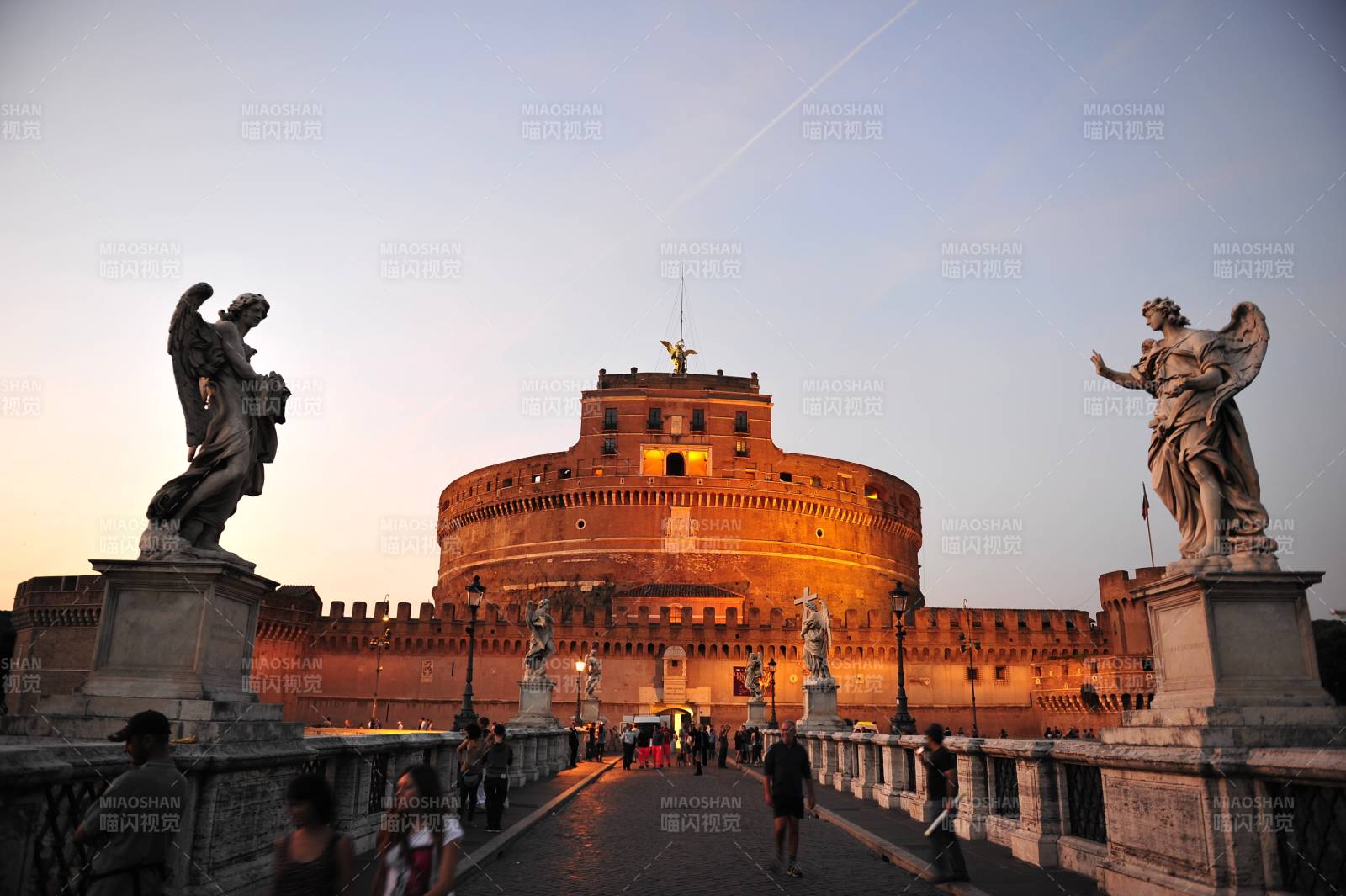 意大利罗马圣天使堡黄昏美景图片