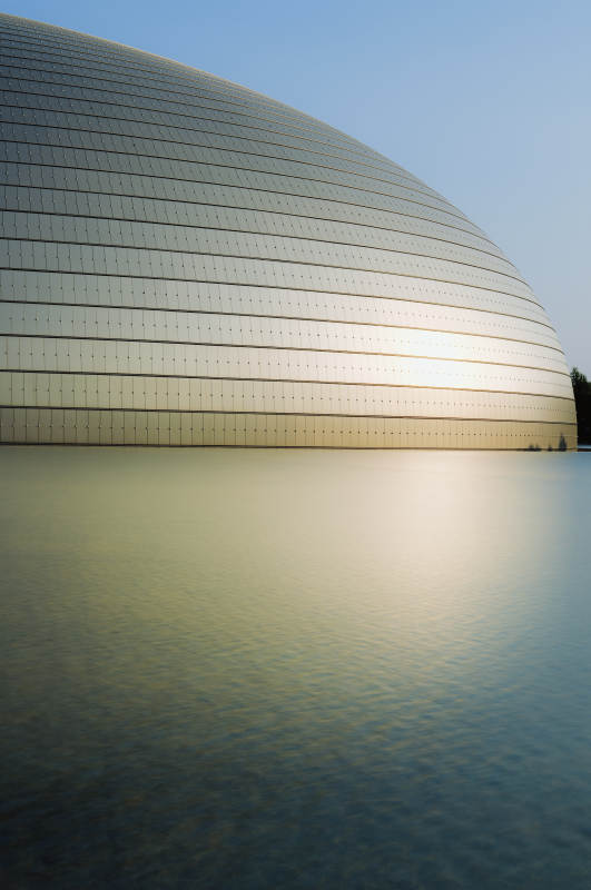 夕阳下的国家大剧院图片