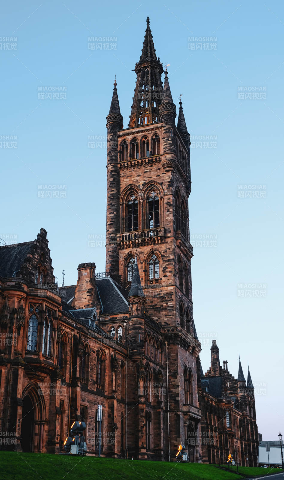 英国格拉斯哥大学的哥特式钟楼建筑图片
