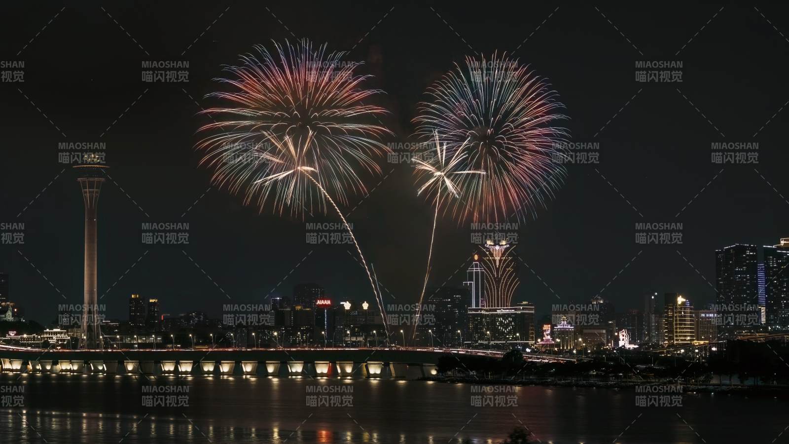 澳门夜幕烟花璀璨绽放图片