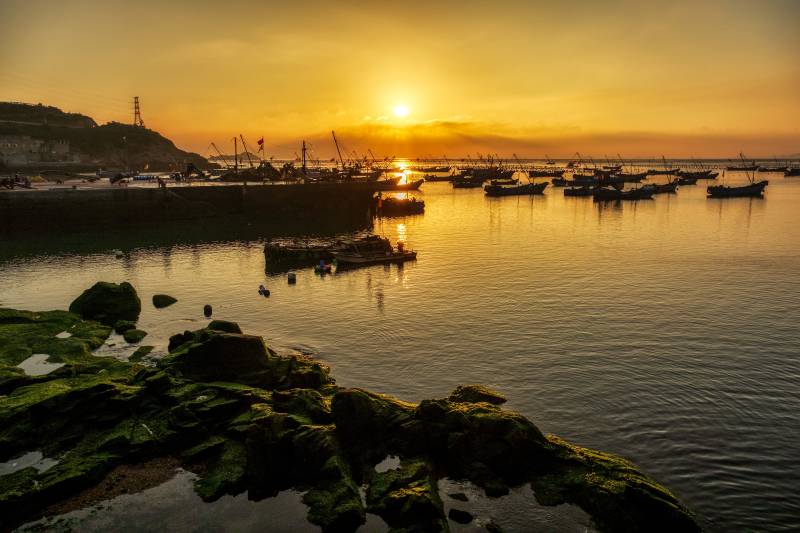舟山夕阳下的港口美景图片