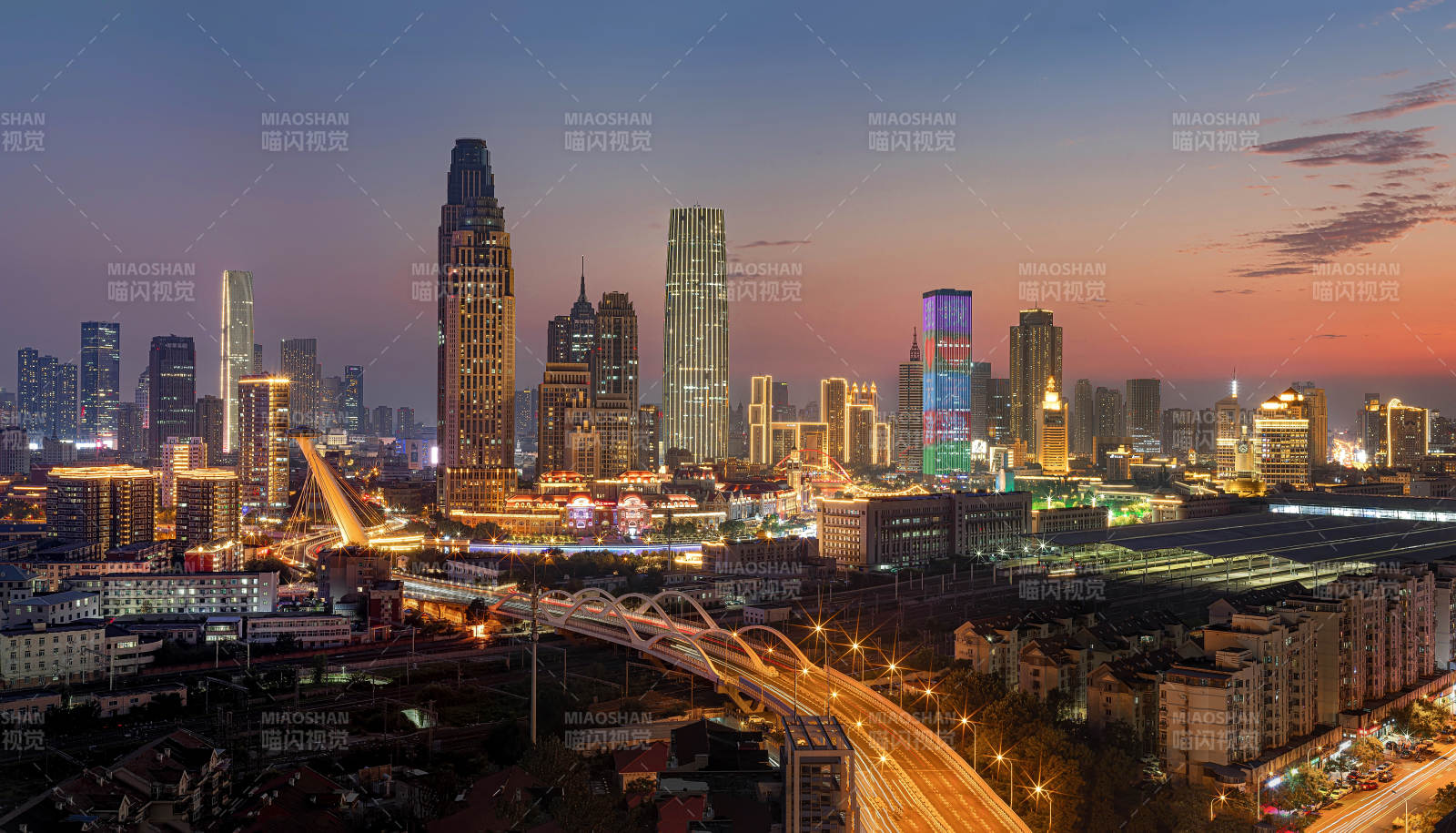 天津的黄昏夜景图片