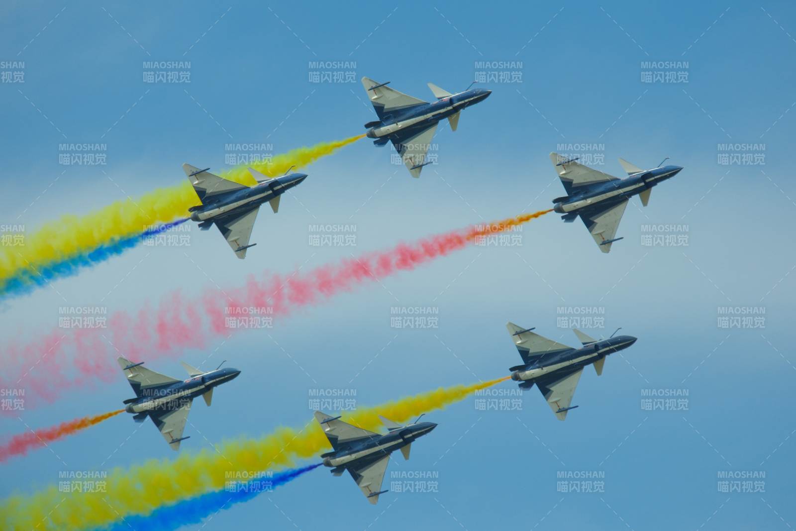 航展彩烟飞舞战斗机编队图片