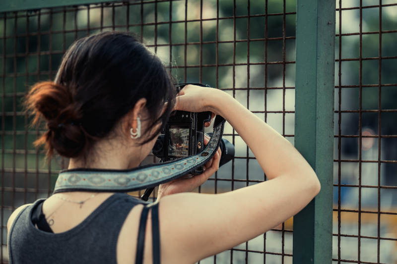 镜头后的她图片