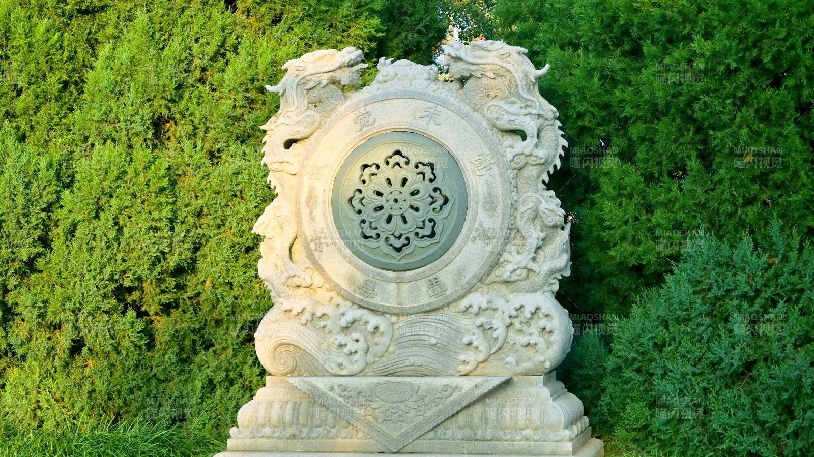 石雕龙纹碑图片