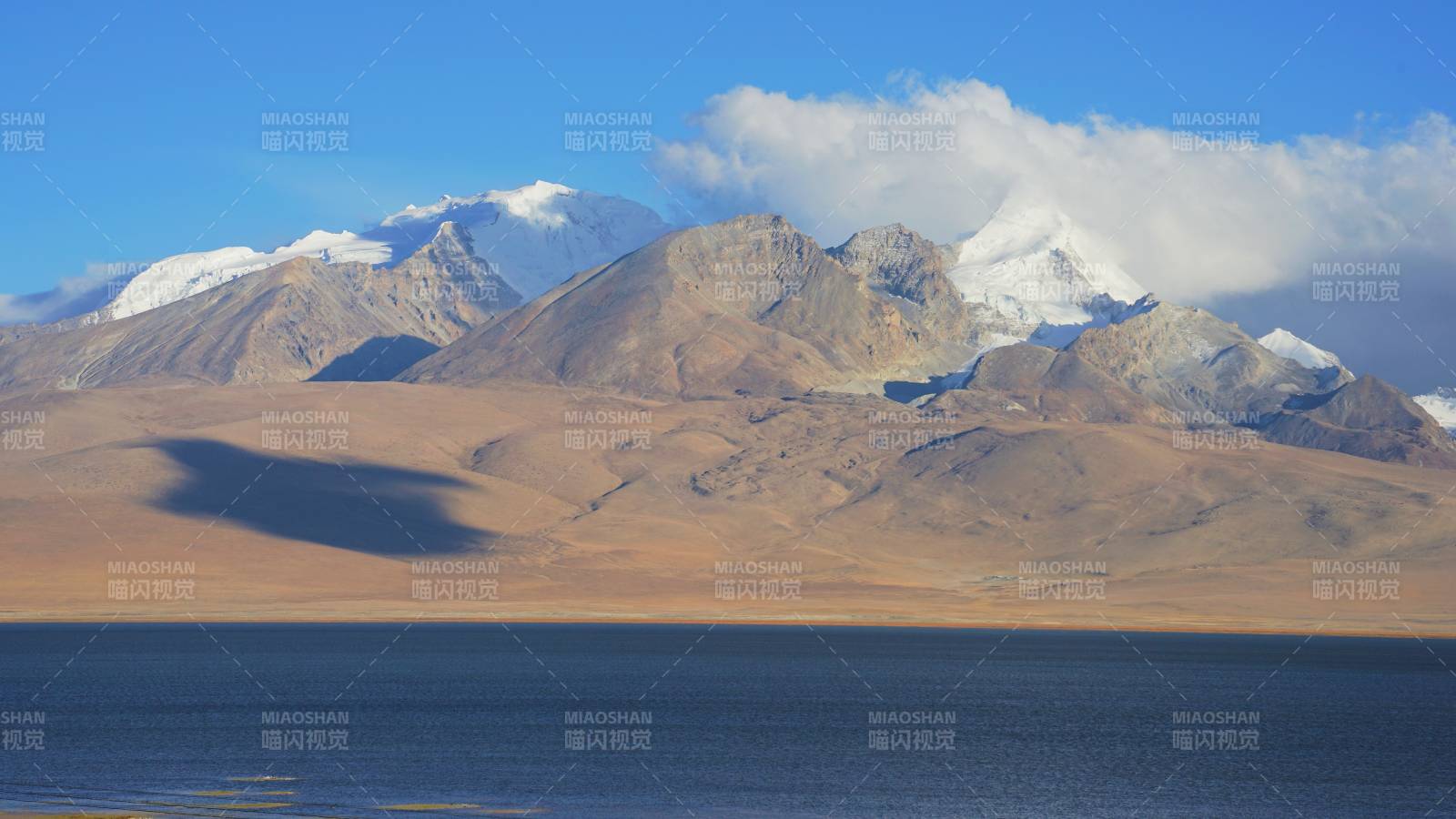 多情错和卓木拉日雪山图片