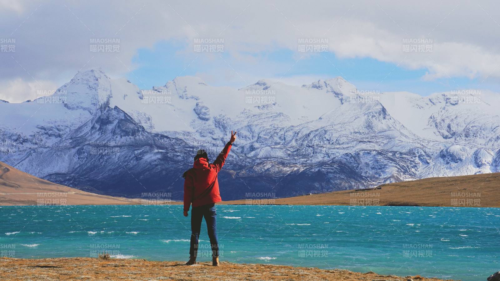 冲巴雍错雪山图片