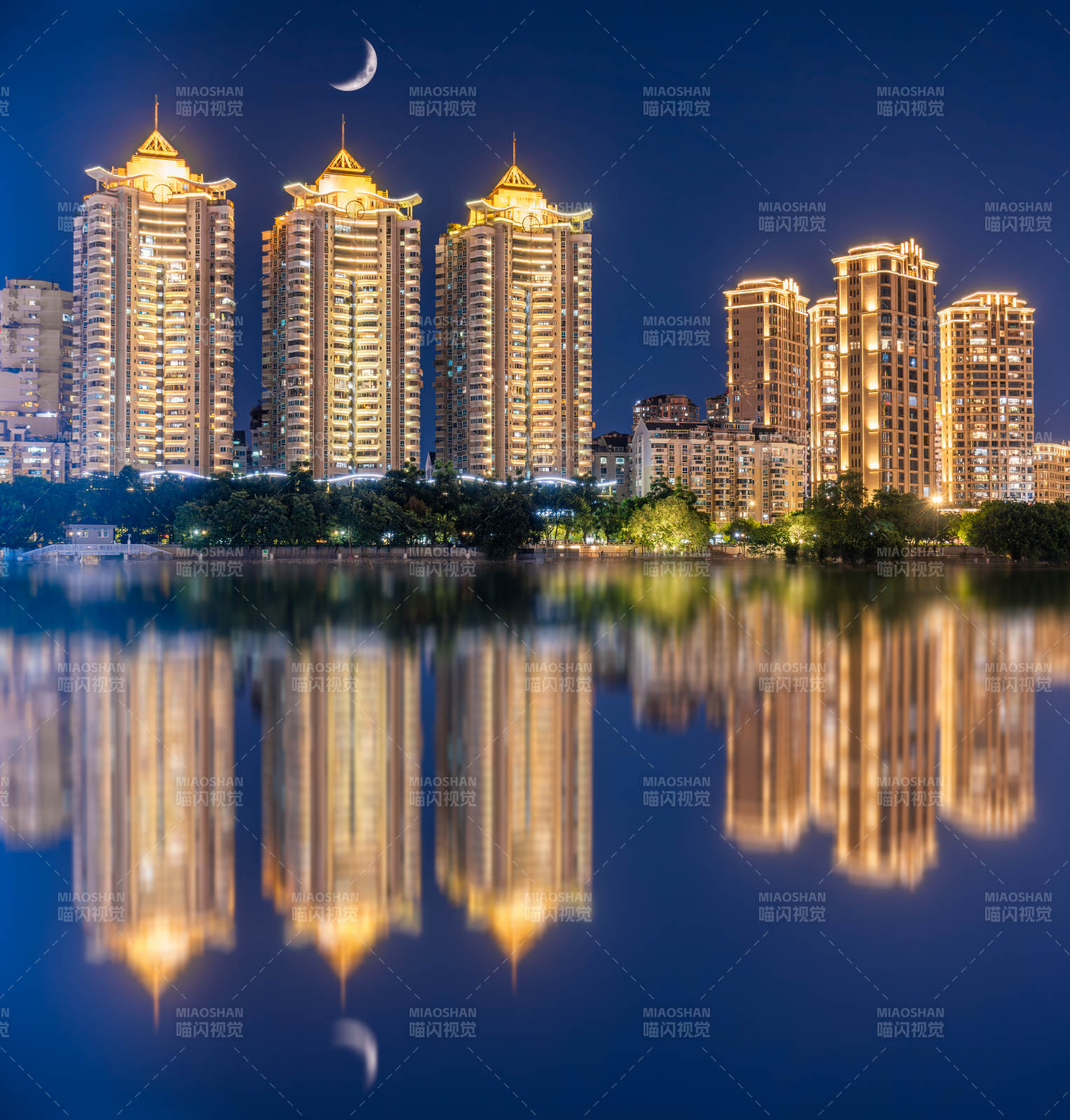 福州闽江岸边建筑夜景图片