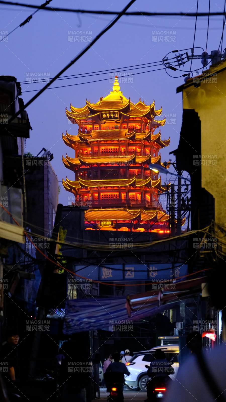 夜色中的武汉黄鹤楼图片