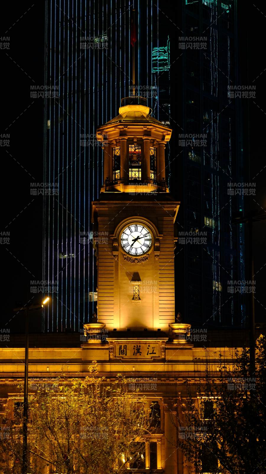 夜幕下的武汉江汉关图片