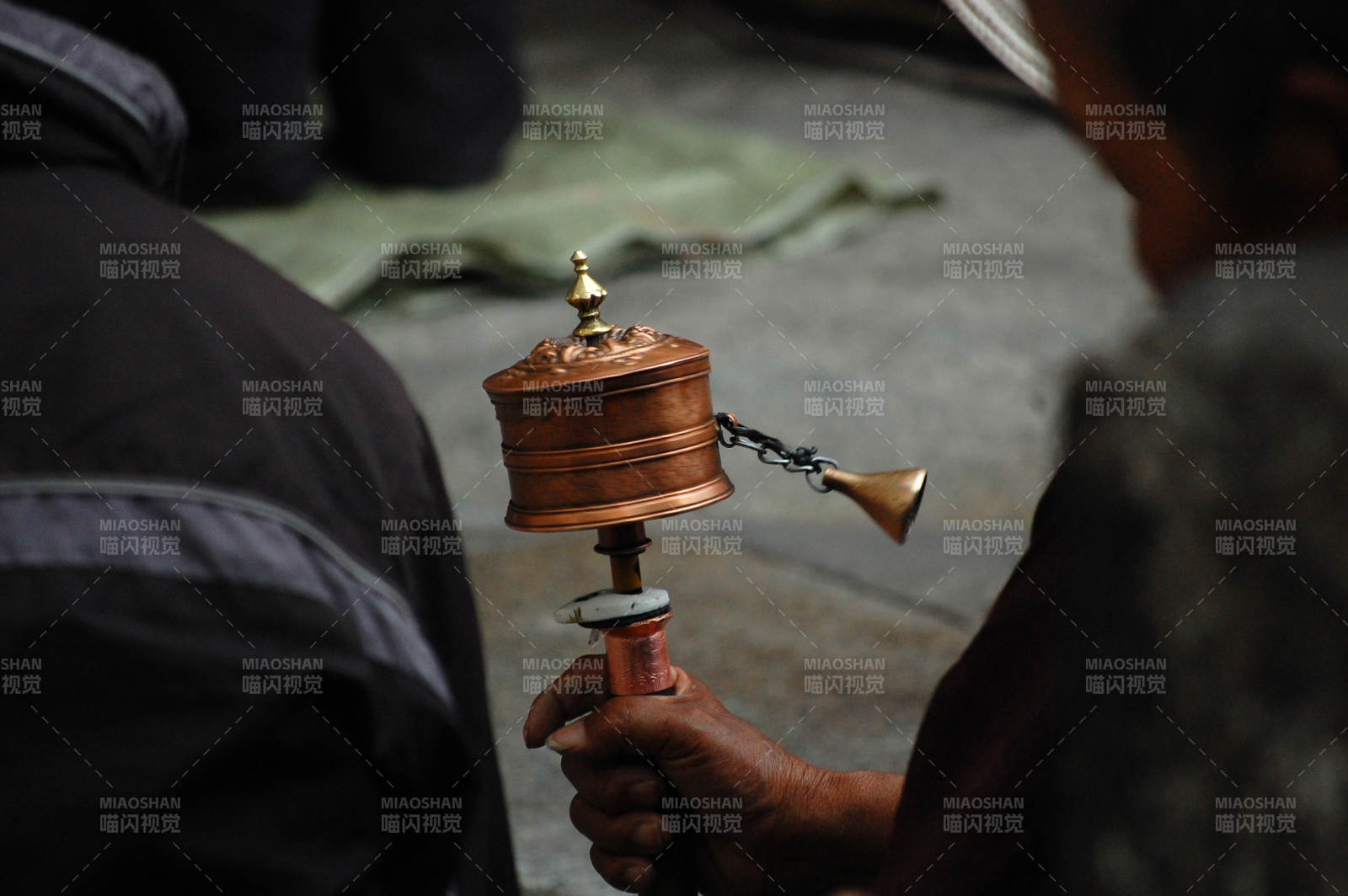 转经筒祈福图片