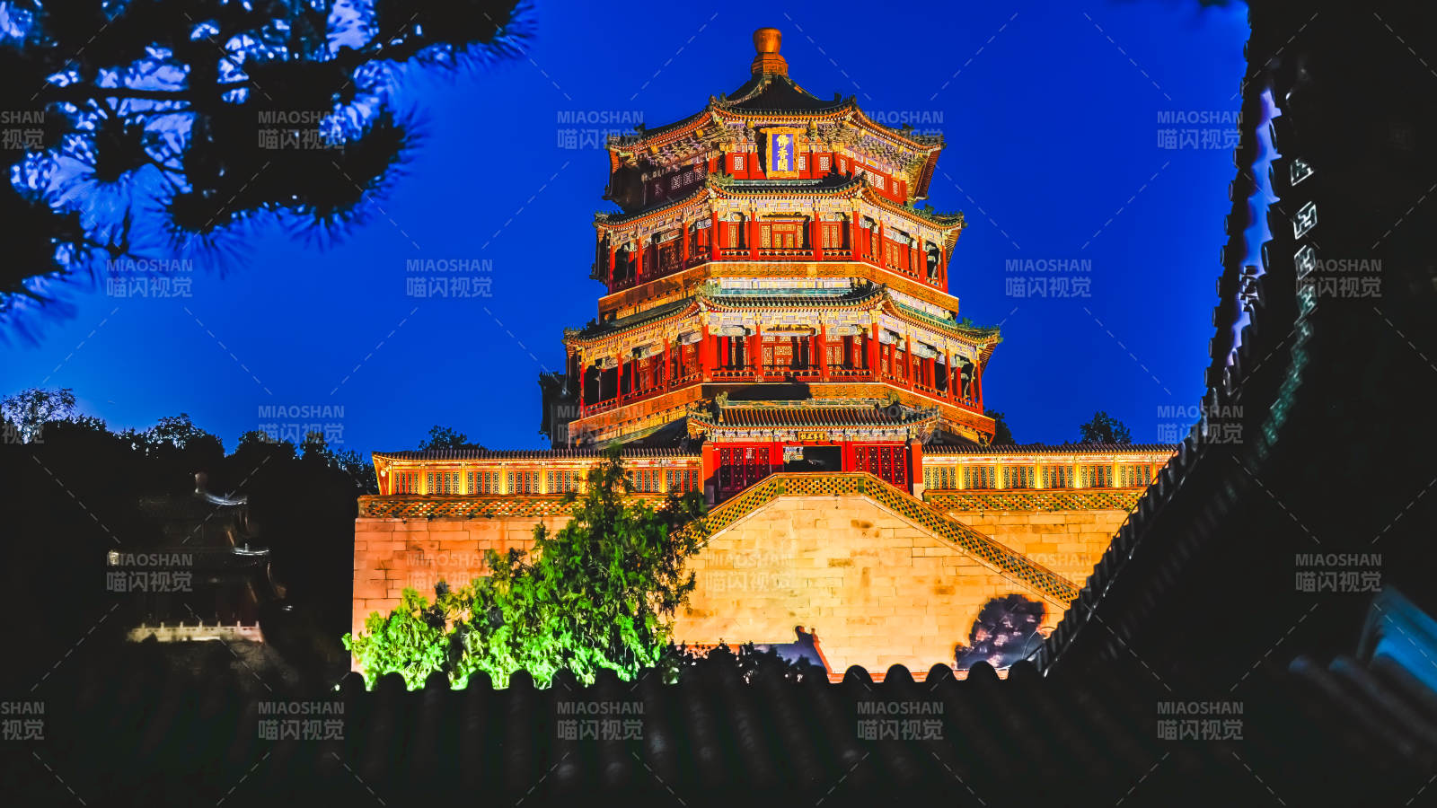 夜色中的颐和园佛香阁图片