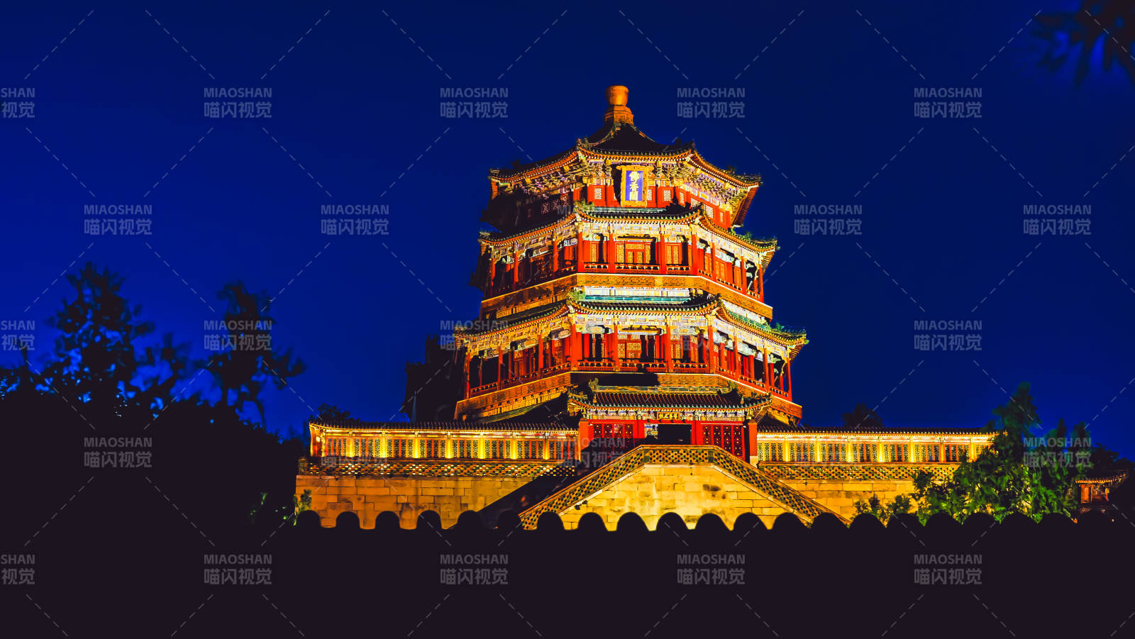 夜色中的佛香阁图片
