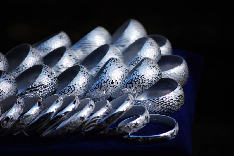 银色蛇纹手镯阵列图片