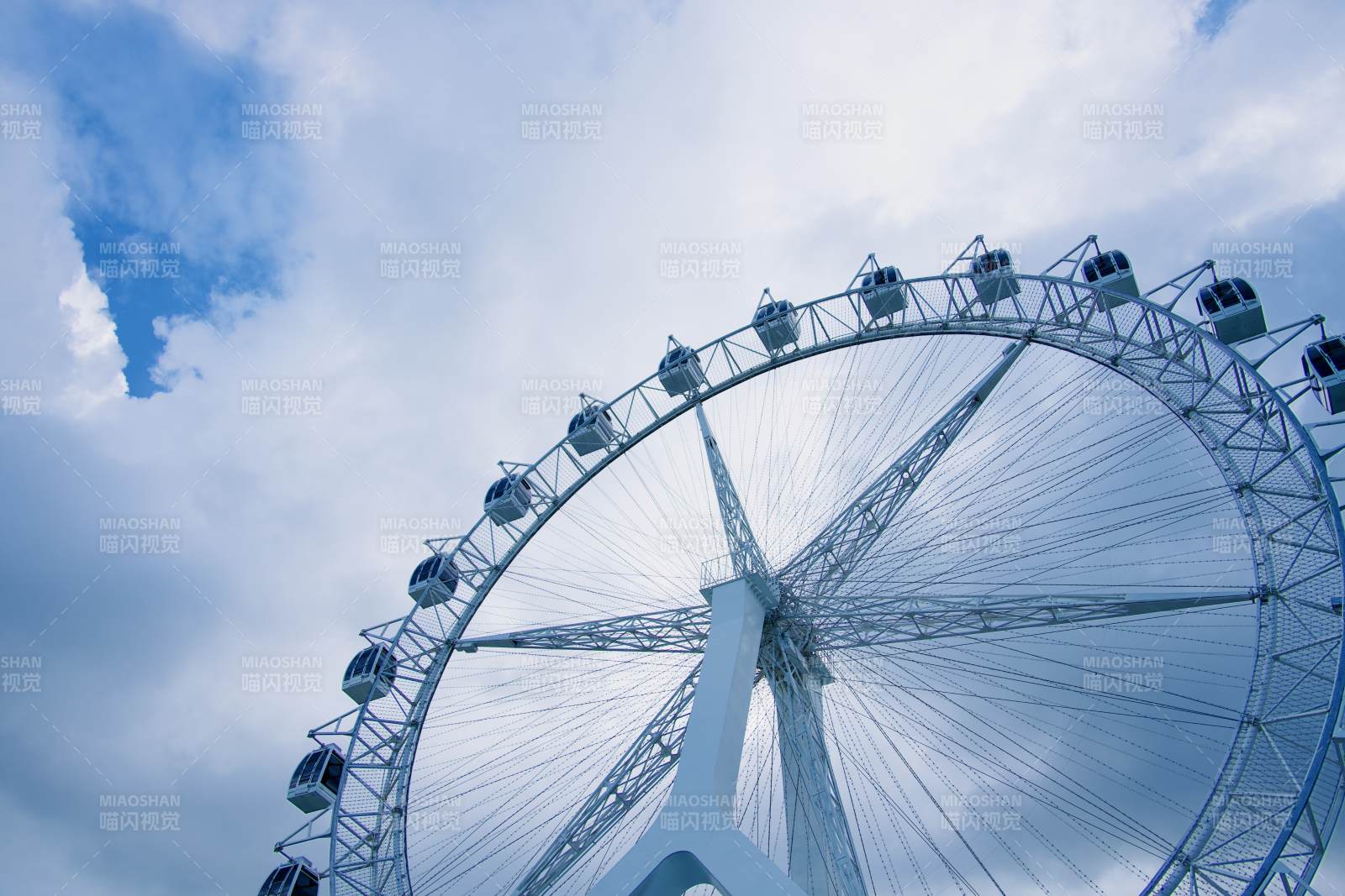 摩天轮仰拍图片
