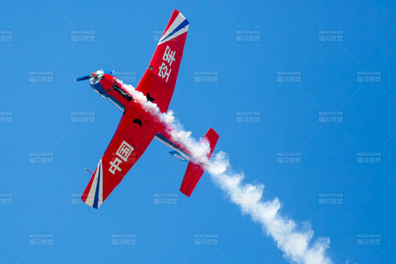 中国空军红鹰翱翔图片