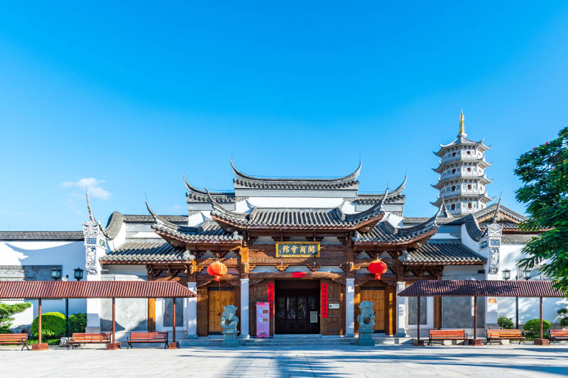 福州闽越水镇古寺庭院风光图片