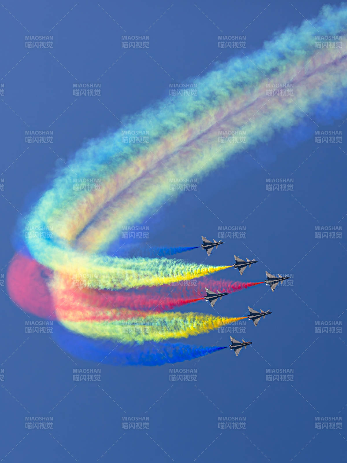 彩烟飞舞 战机编队图片