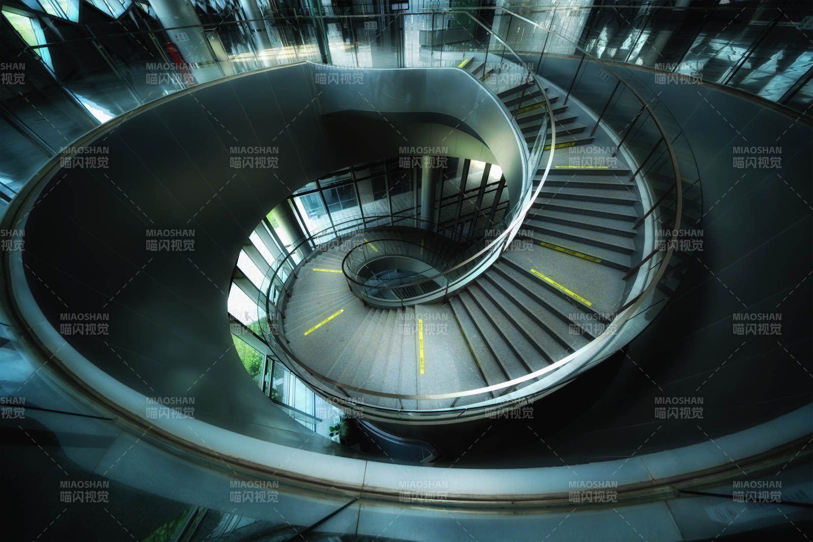 螺旋楼梯的现代之美图片