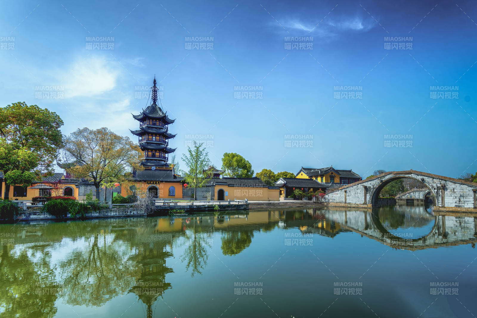 古塔映水桥影#震泽古镇图片