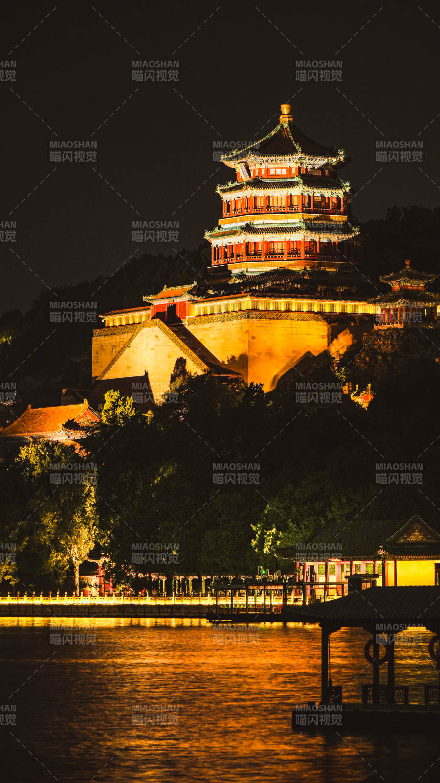 夜色中的佛香阁图片