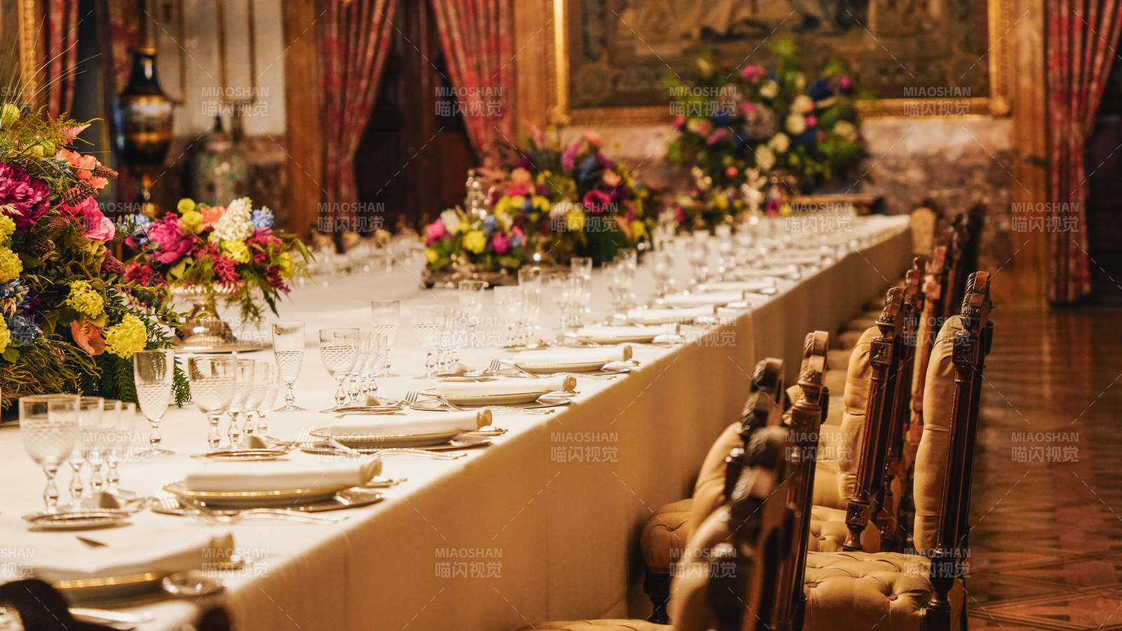 马德里皇宫华丽宴会厅布置图片
