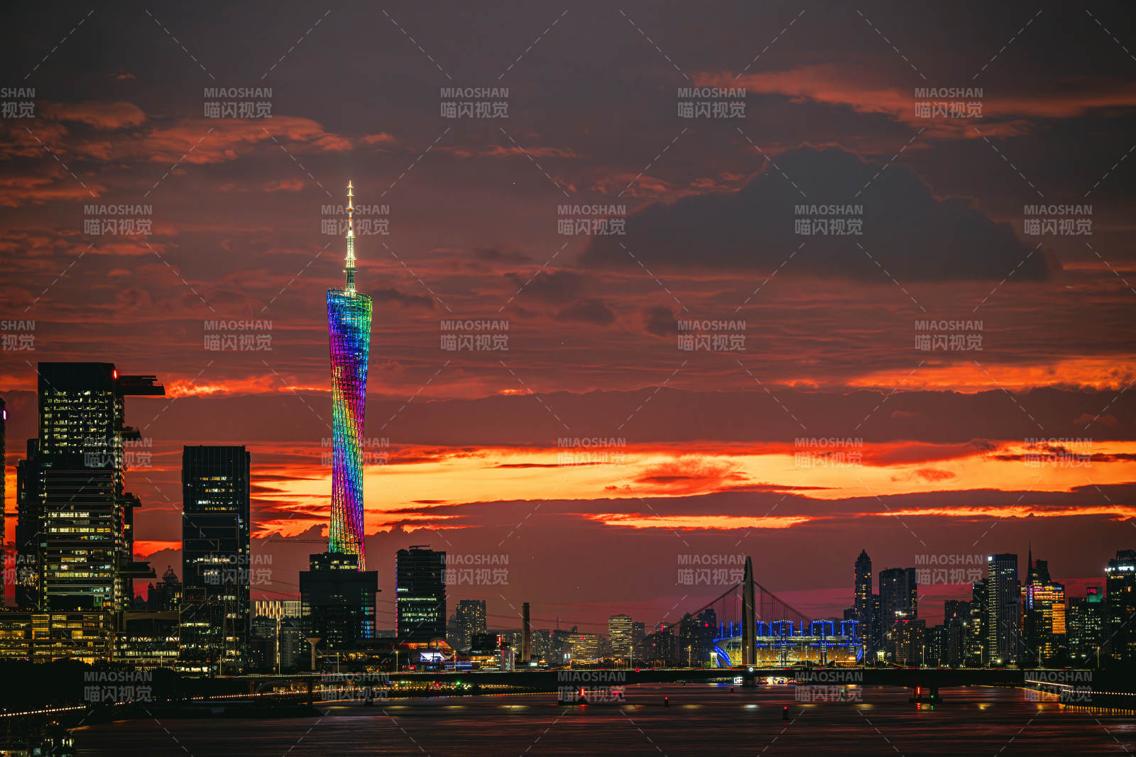 广州塔夜景璀璨图片