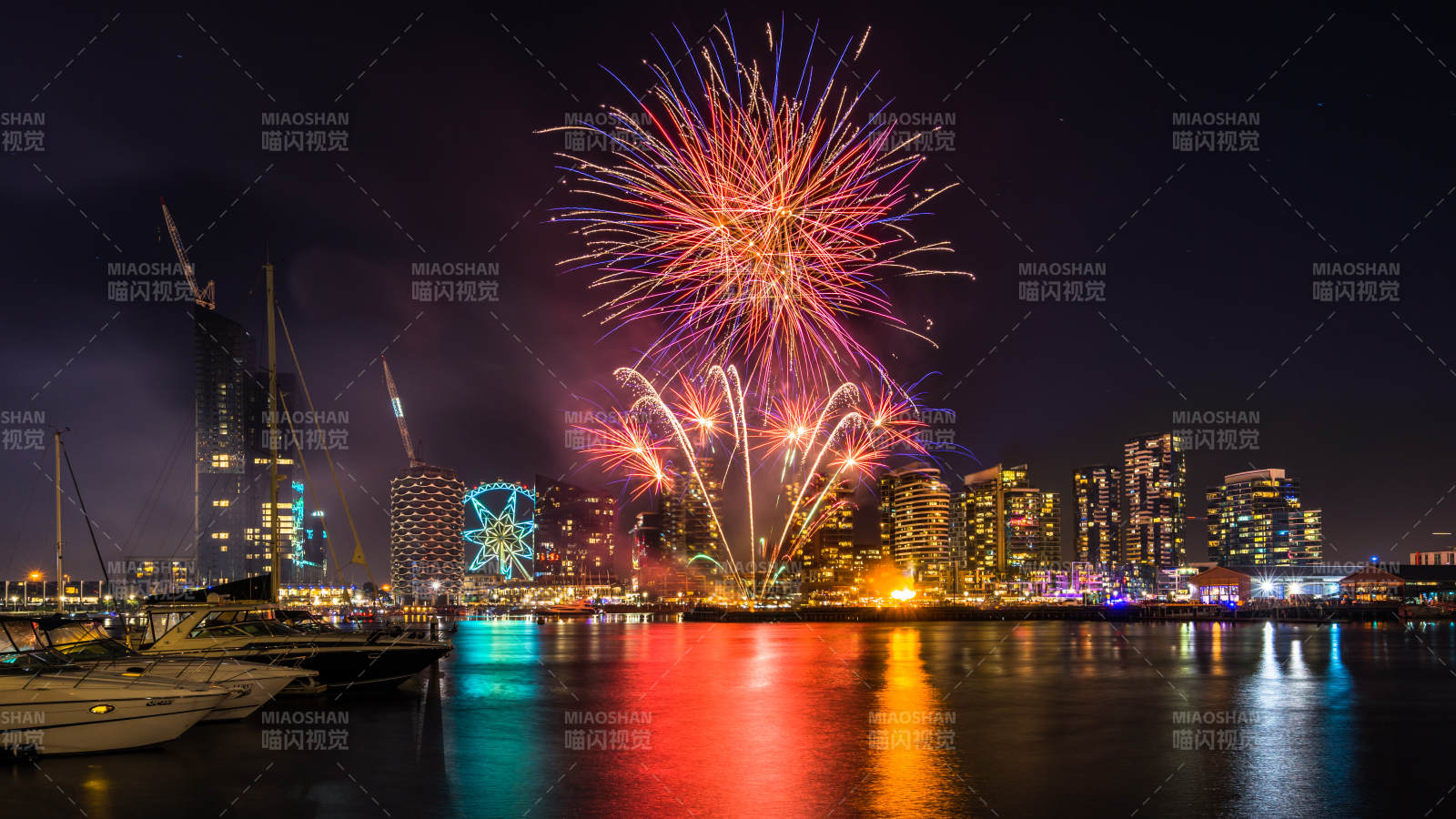 墨尔本雅拉河夜景烟花璀璨绽放图片
