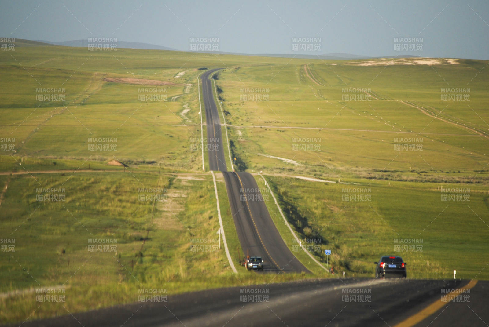 秋天的呼伦贝尔草原公路图片