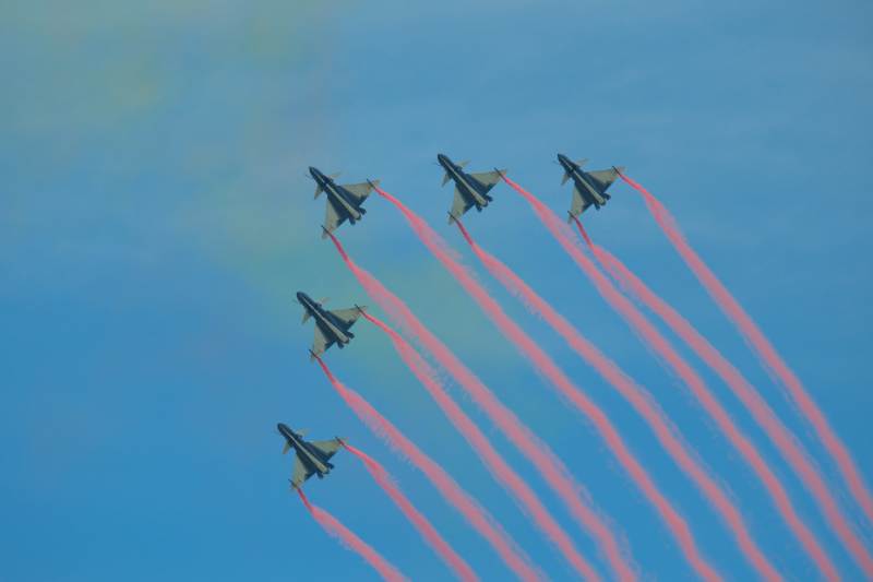 战斗机编队飞行图片